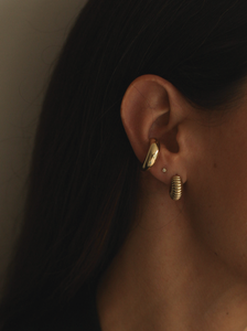 Bold Globe Earcuff